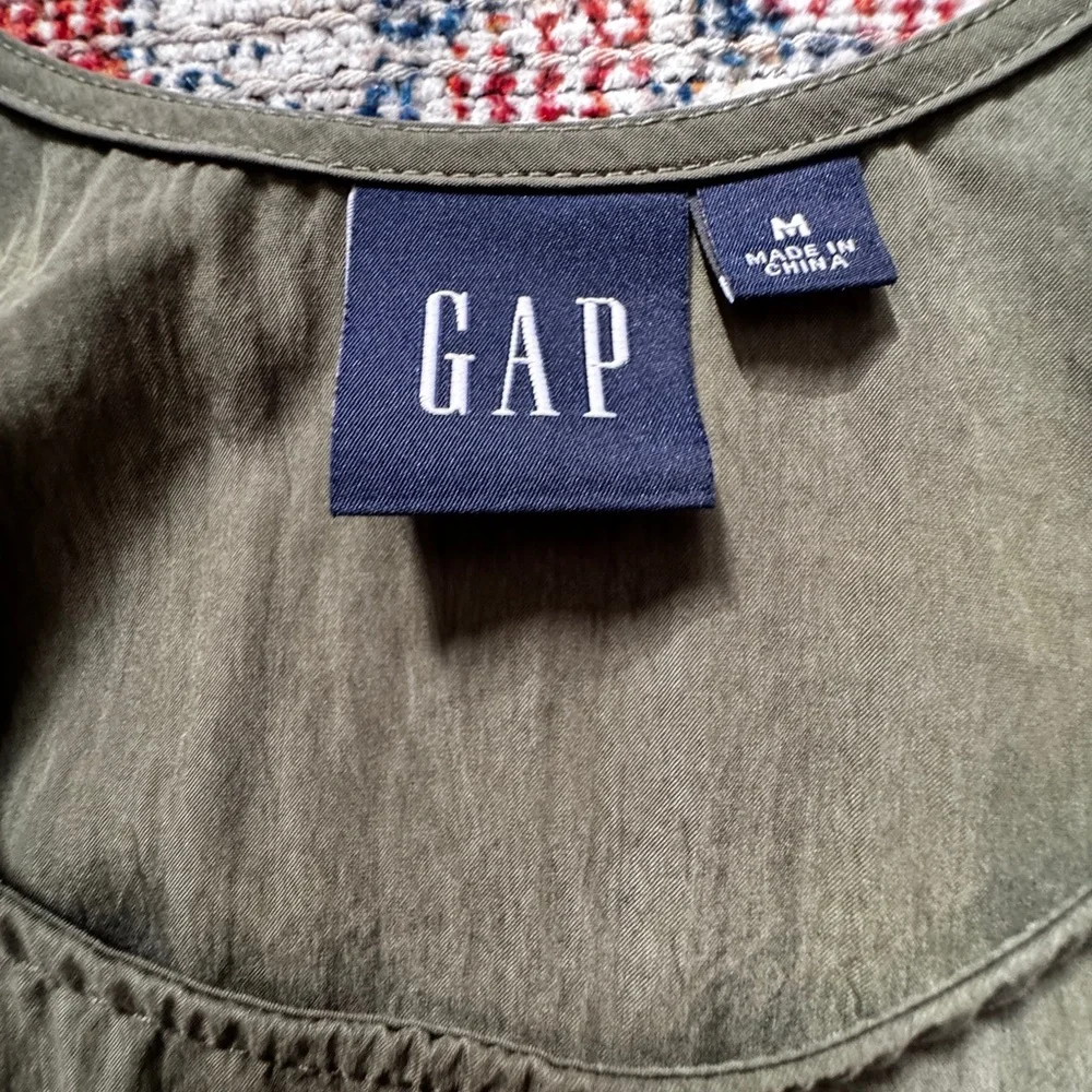 GAP Women's SAGE Green Top Sz M  Ties in front at waist ! - Picture 3 of 5